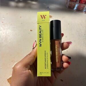WYN Beauty Shimmering Lip Gloss - Muse